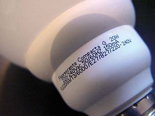 © Reemplazá las lámparas que más horas al día permanecen encendidas por lámparas de bajo consumo. Consumen 75% menos de energía y duran 6 veces más
© Reemplazá las lámparas que más horas al día permanecen encendidas por lámparas de bajo consumo. Consumen 75% menos de energía y duran 6 veces más